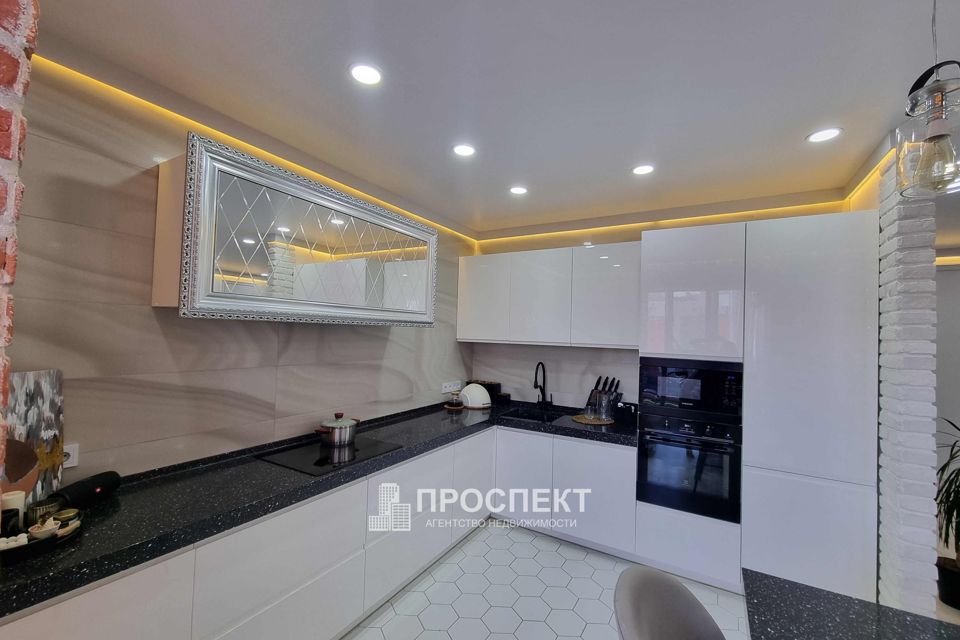 Продаётся 3-комнатная квартира, 120 м²