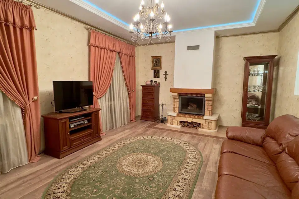 Продаётся 2-этажный дом, 230 м²