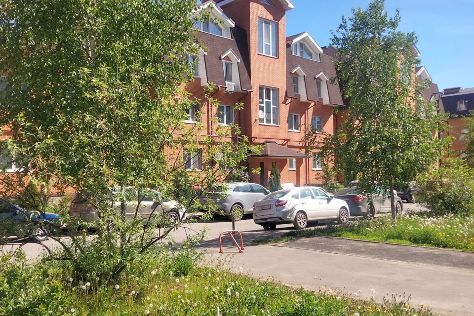 Продаётся 3-комнатная квартира, 110 м²