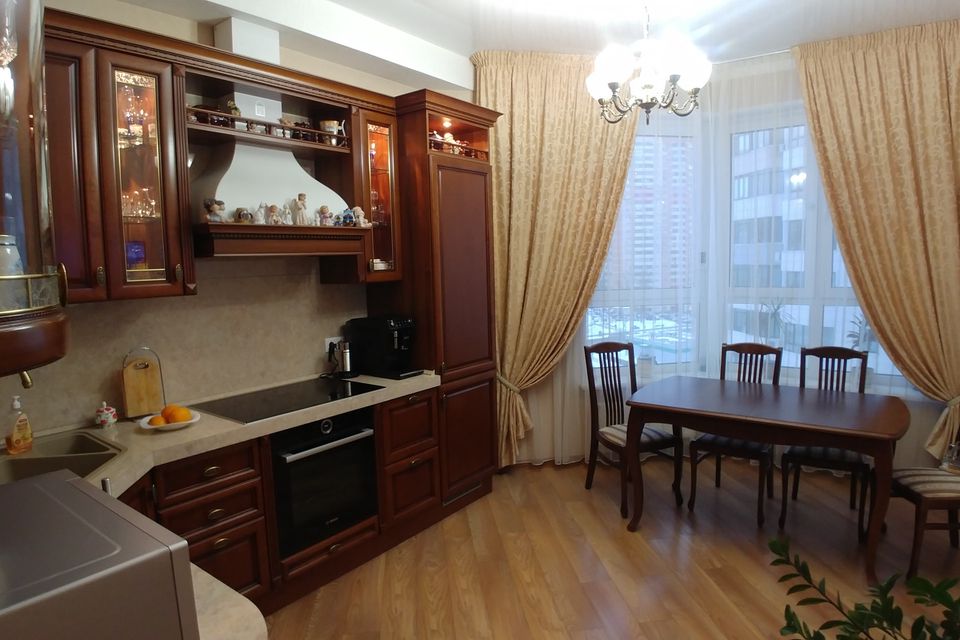 Продаётся 3-комнатная квартира, 108 м²