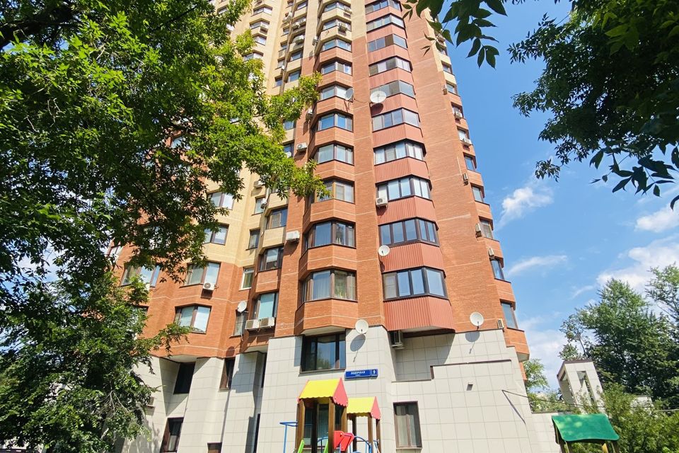 Продаётся 1-комнатная квартира, 71.7 м²