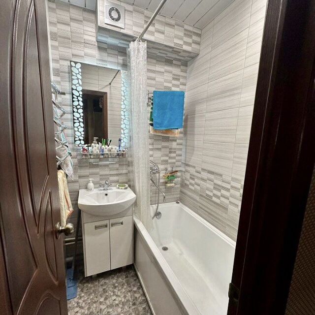 Продаётся 3-комнатная квартира, 62.6 м²