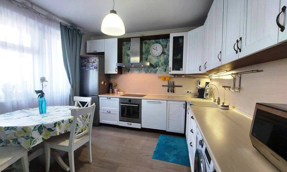 Продаётся 4-комнатная квартира, 106 м²
