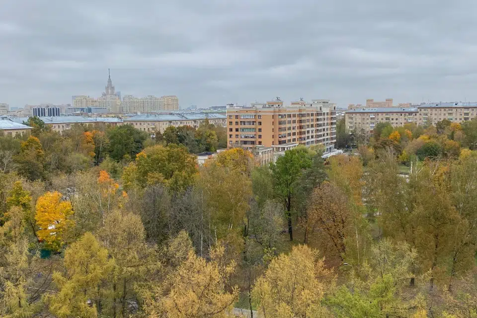 Продаётся 4-комнатная квартира, 146 м²