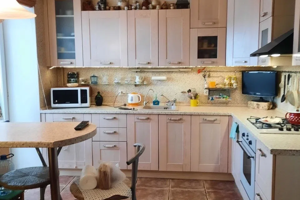 Продаётся 4-комнатная квартира, 196 м²