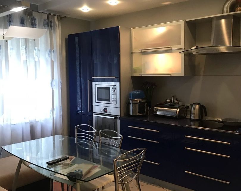 Сдаётся 2-комнатная квартира, 94 м²