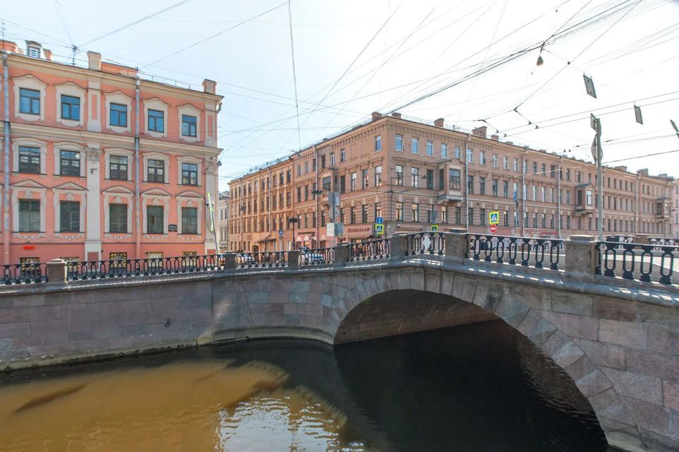 Продаётся 4-комнатная квартира, 160 м²