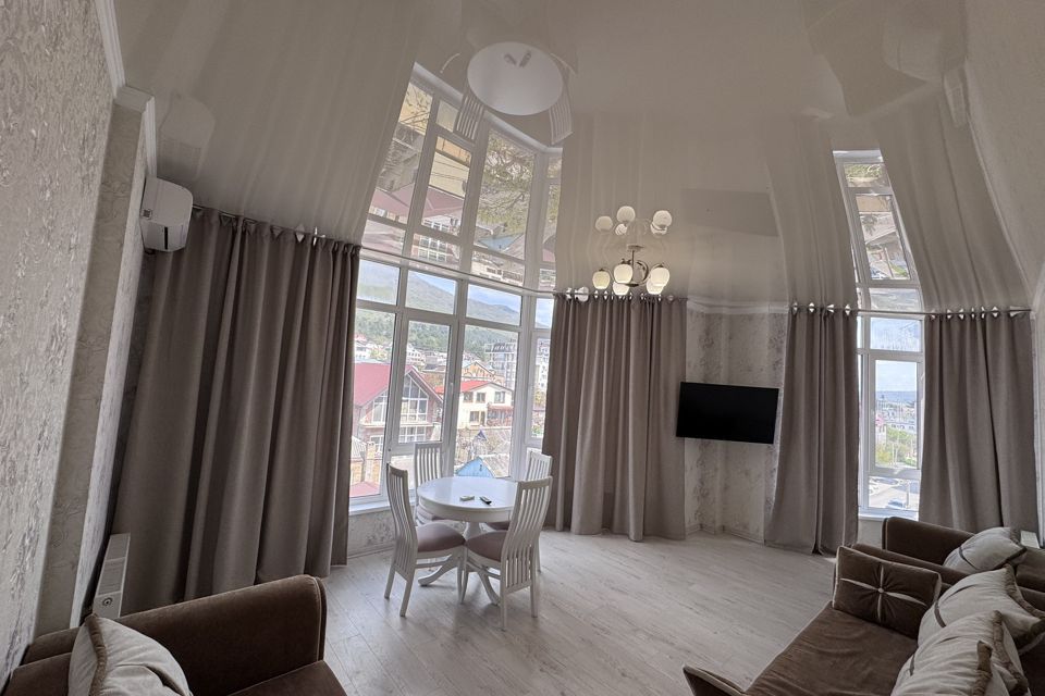 Продаётся 2-комнатная квартира, 82.1 м²