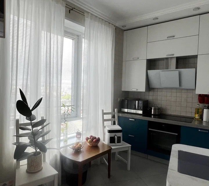Продаётся 4-комнатная квартира, 93.6 м²