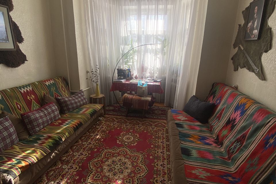 Продаётся 4-комнатная квартира, 90 м²