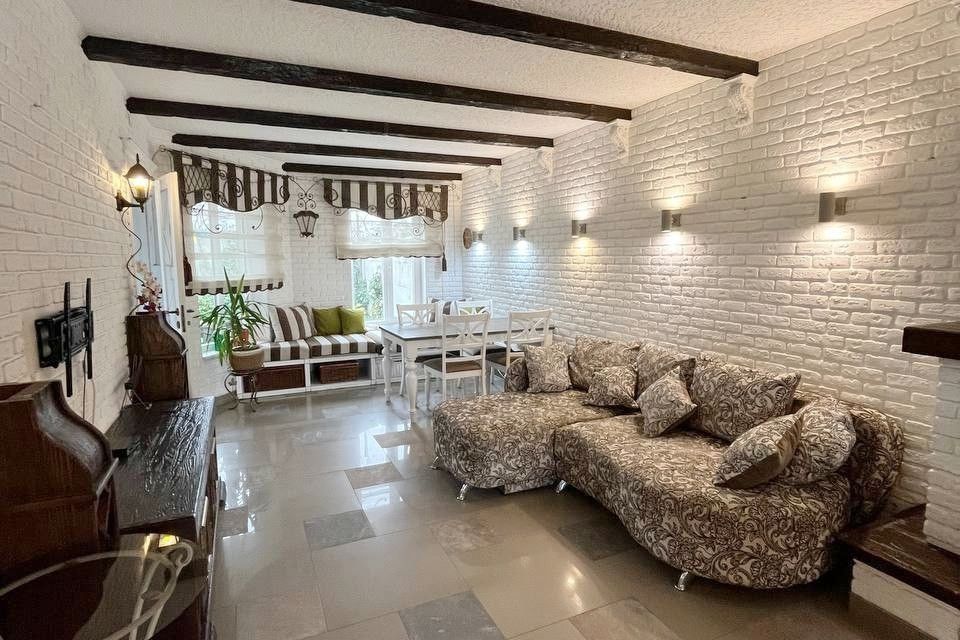 Продаётся таунхаус, 3-эт., 184 м²