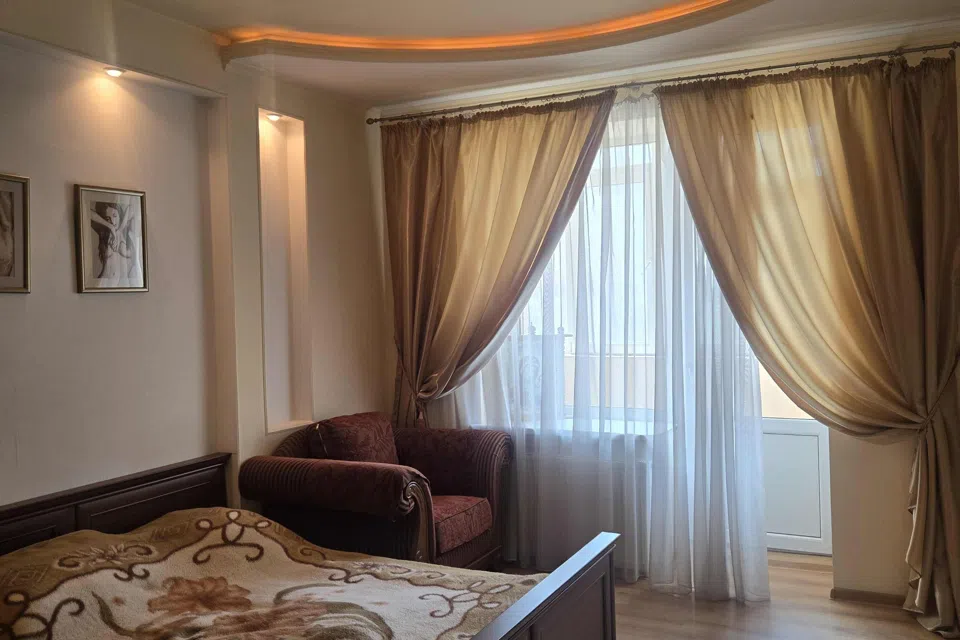 Продаётся 4-комнатная квартира, 148 м²