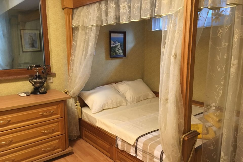 Продаётся 4-комнатная квартира, 208 м²