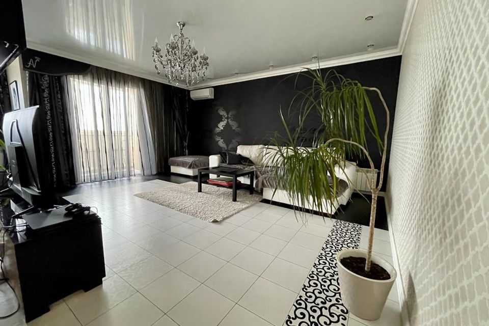 Продаётся 4-комнатная квартира, 147.9 м²