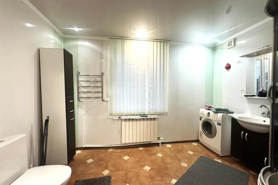 Продаётся 3-этажный дом, 180 м²