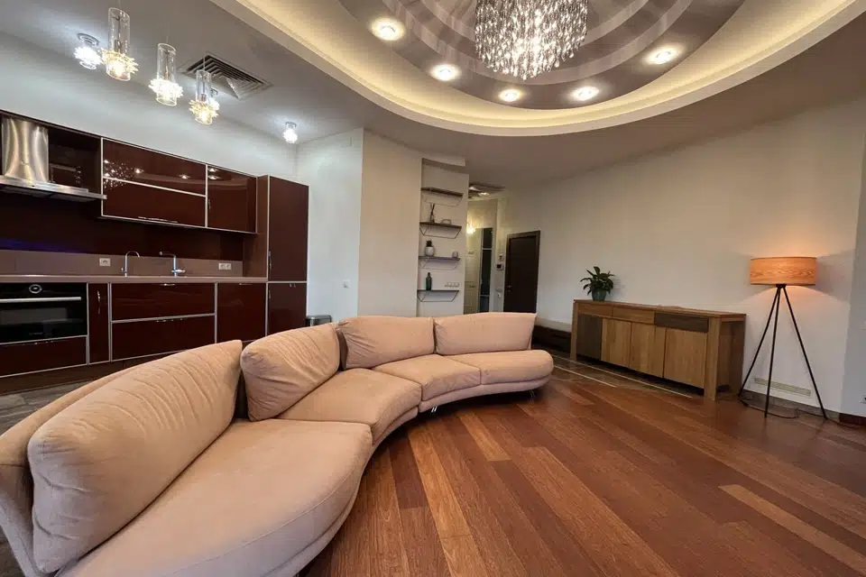 Продаётся 4-комнатная квартира, 132 м²