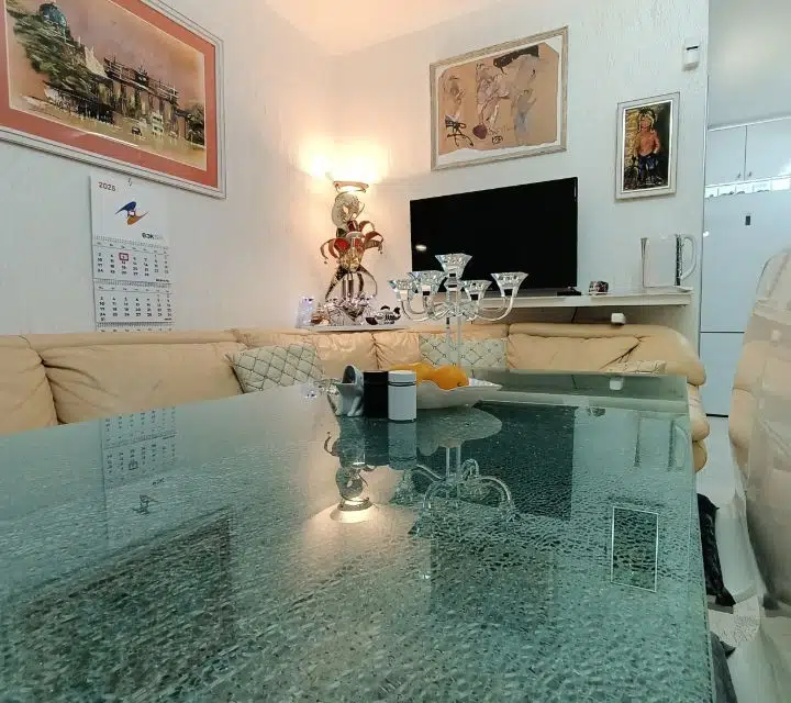 Продаётся 4-комнатная квартира, 100 м²