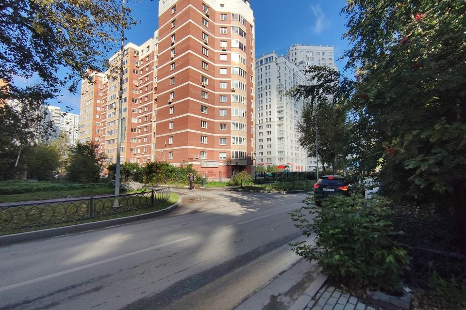 Продаётся 3-комнатная квартира, 108.9 м²
