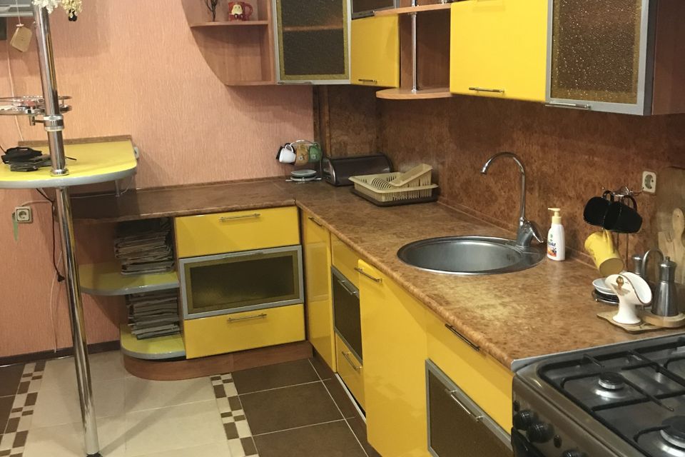 Квартира трехкомнатная в железногорске курской. Квартира в железногорске. 3 комнатная квартира в курске. Квартира трехкомнатная в железногорске курской. Квартира в железногорске.