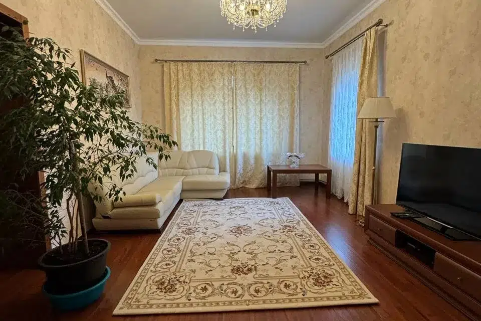 Продаётся 3-этажный дом, 315 м²