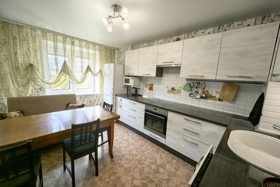 Продаётся 2-комнатная квартира, 65.6 м²