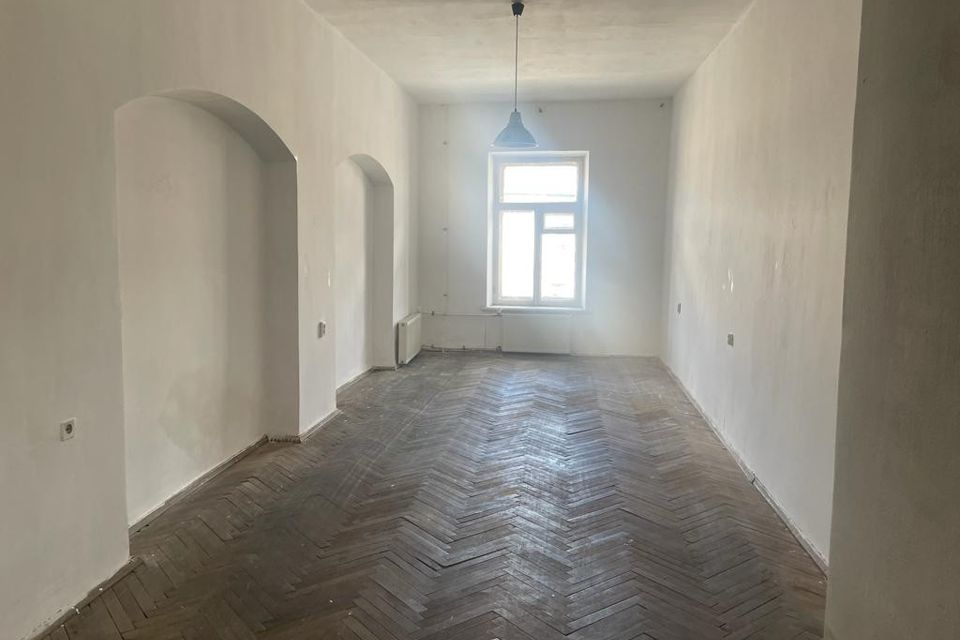 Продаётся 4-комнатная квартира, 140.5 м²