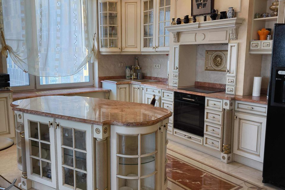 Продаётся 3-комнатная квартира, 130.4 м²