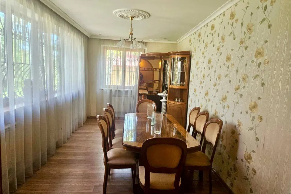 Продаётся 3-этажный дом, 356.3 м²