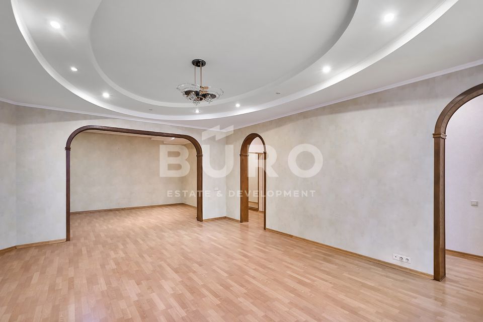 Продаётся 4-комнатная квартира, 160 м²