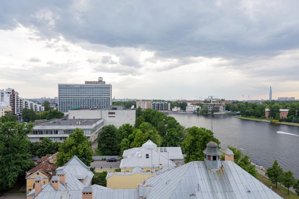 Продаётся 4-комнатная квартира, 155.5 м²