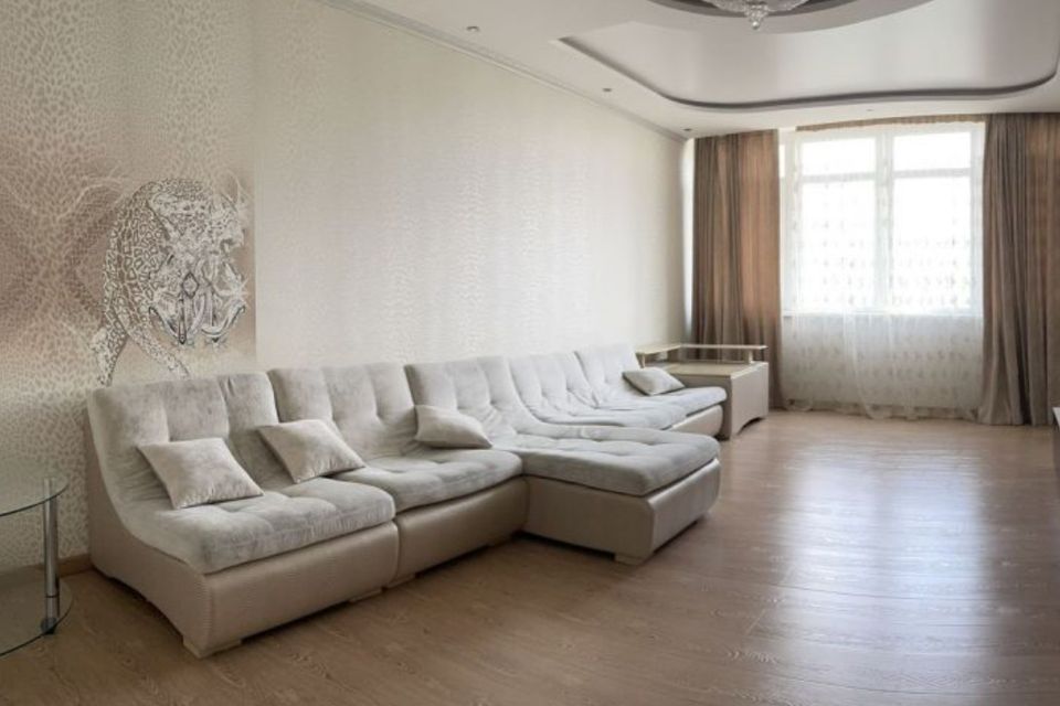 Продаётся 4-комнатная квартира, 133 м²