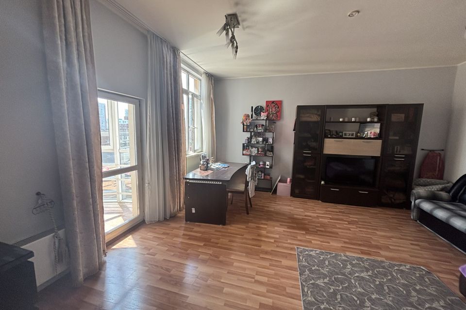 Продаётся 1-комнатная квартира, 74.1 м²