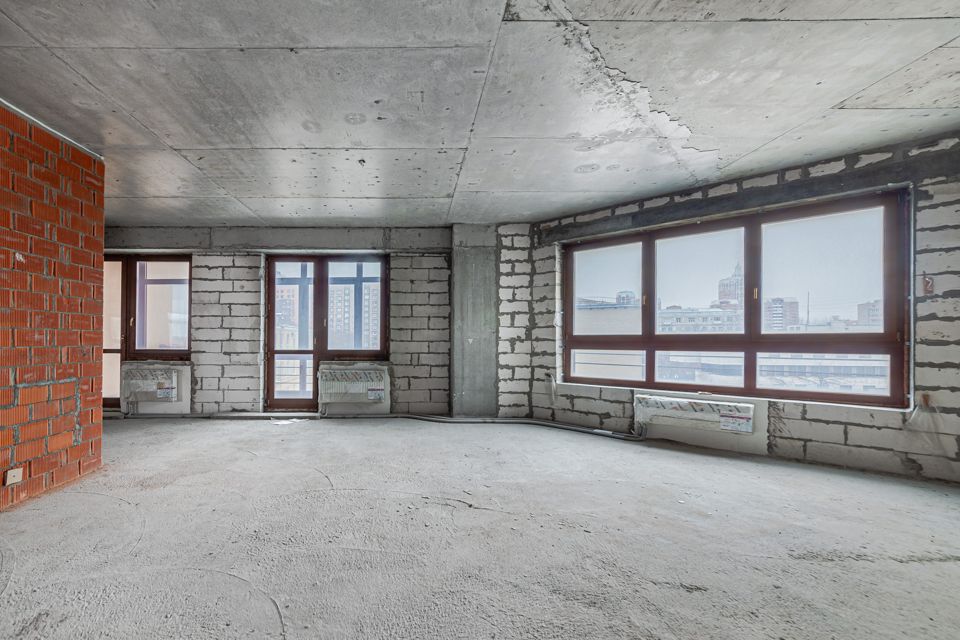 Продаётся 4-комнатная квартира, 223 м²