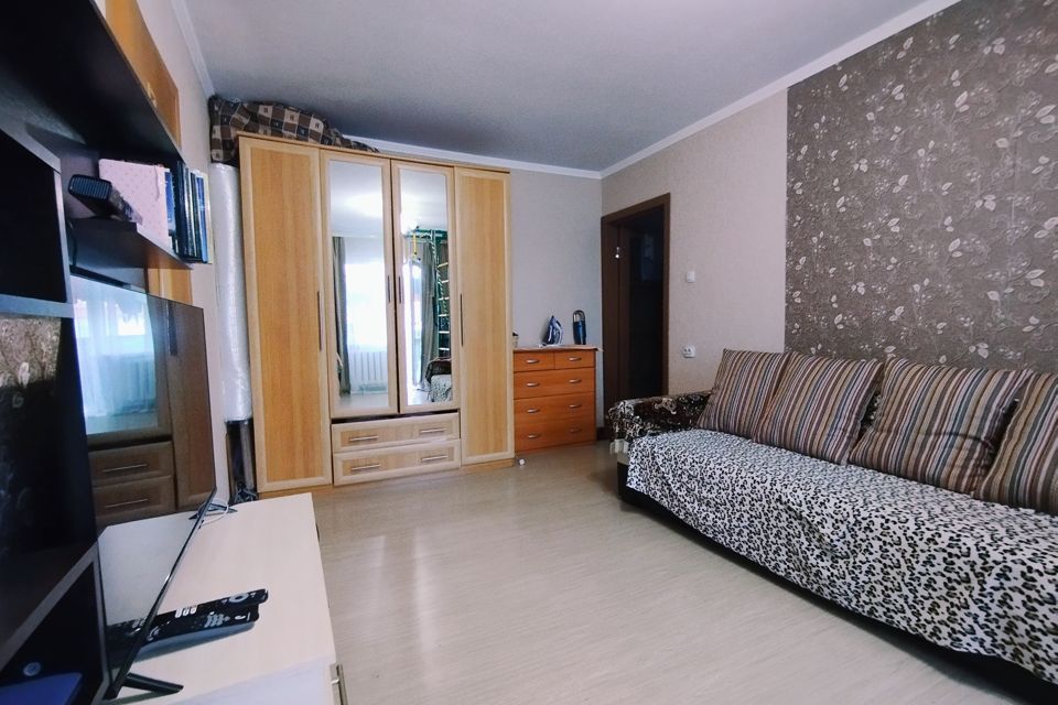 Продаётся 4-комнатная квартира, 60.4 м²