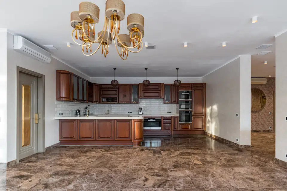 Продаётся 5-комнатная квартира, 400 м²