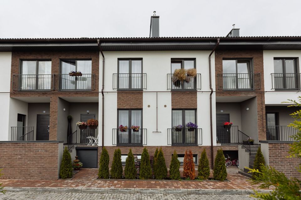 Продаётся 3-комнатная квартира, 108 м²