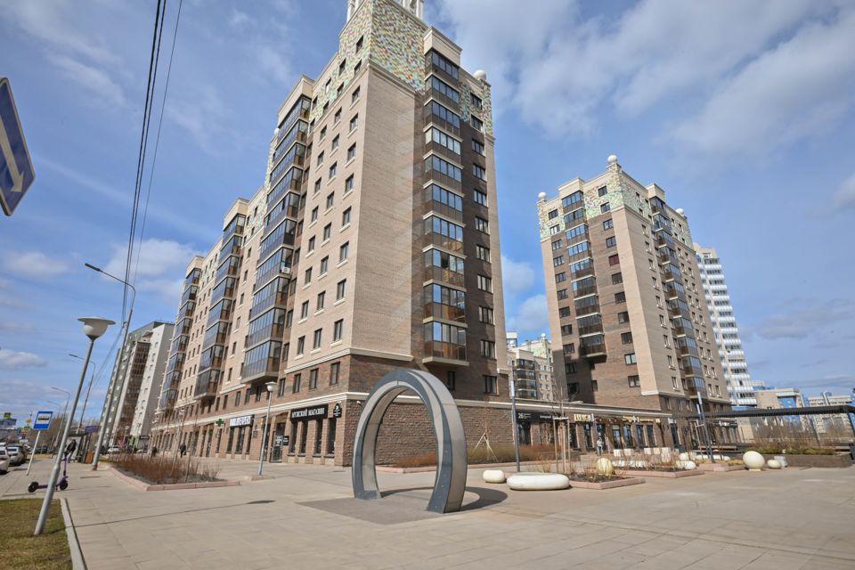 Продаётся 4-комнатная квартира, 141.1 м²