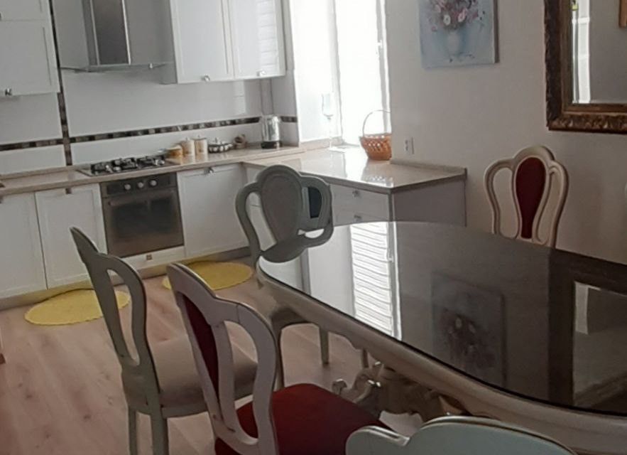 Продаётся 4-комнатная квартира, 120 м²