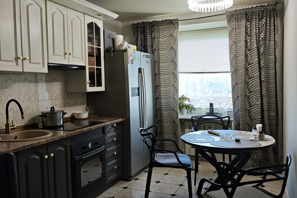 Продаётся 4-комнатная квартира, 77 м²