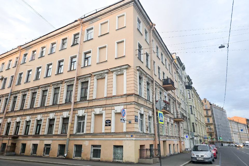 Продаётся 4-комнатная квартира, 111 м²