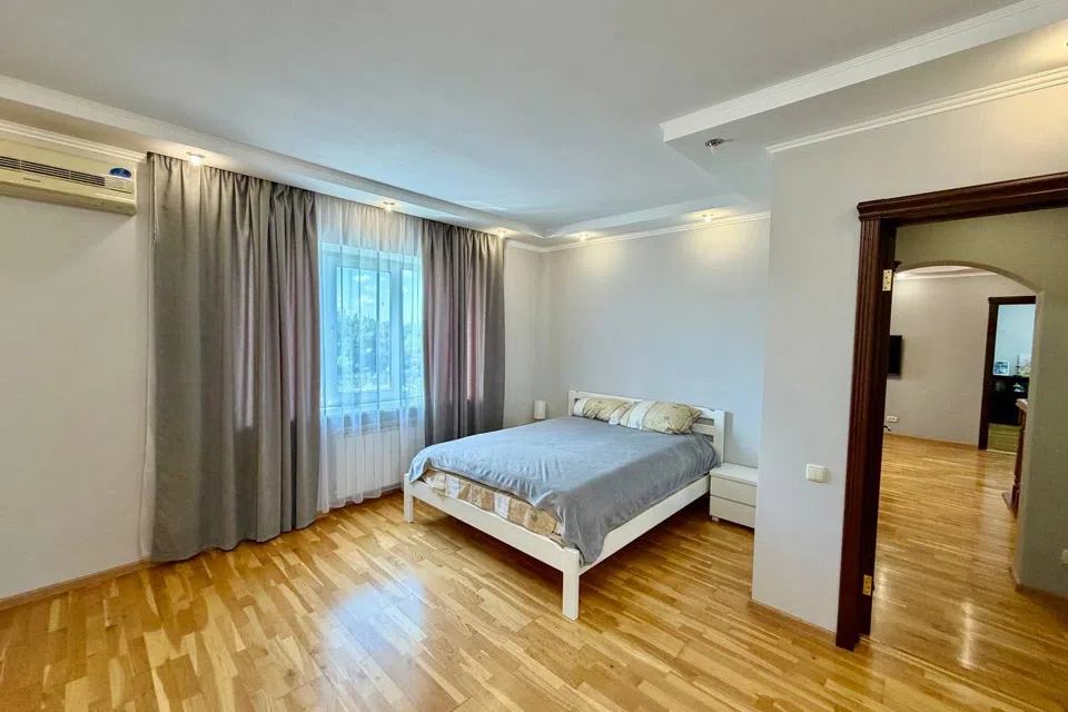 Продаётся 2-этажный дом, 2000 м²