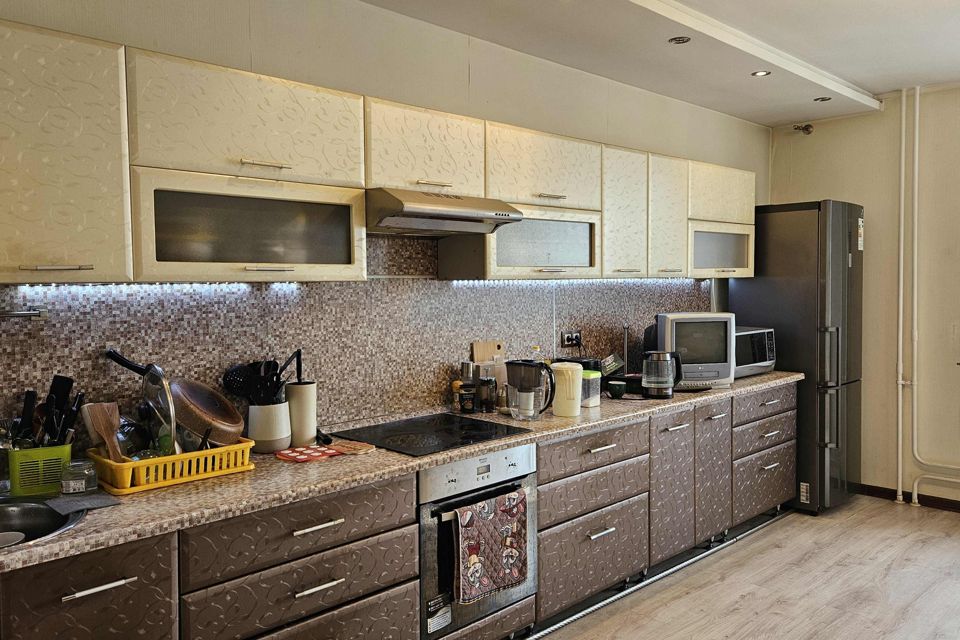 Продаётся 3-комнатная квартира, 130.6 м²