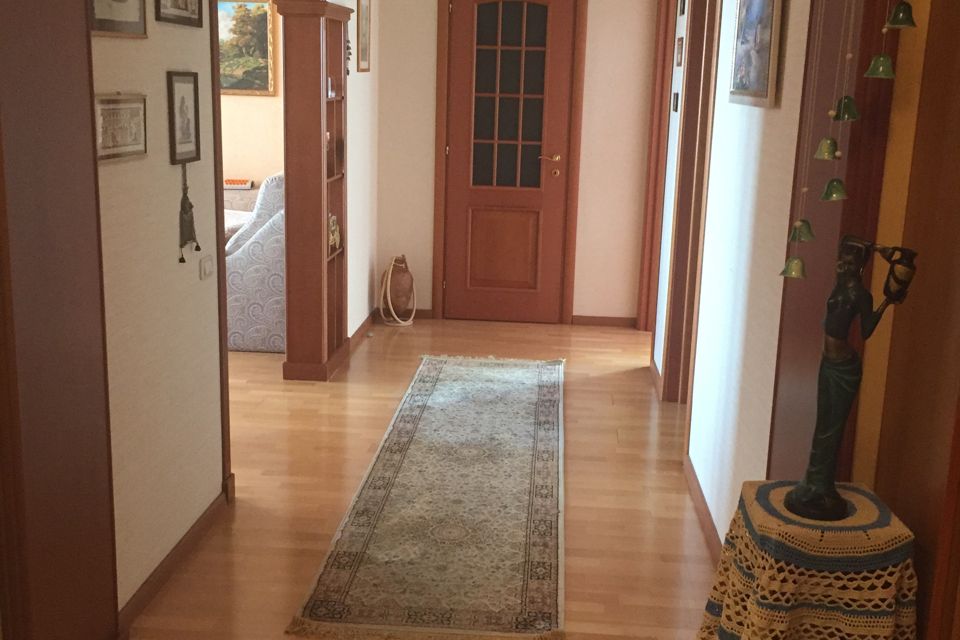 Продаётся 5-комнатная квартира, 130.4 м²