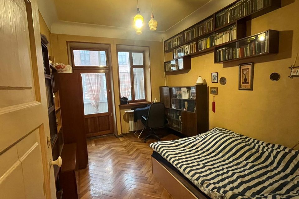 Продаётся 2-комнатная квартира, 65 м²