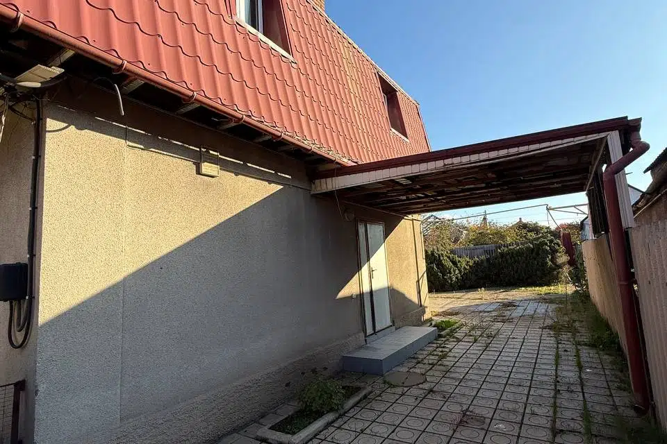 Продаётся 2-этажный дом, 250 м²