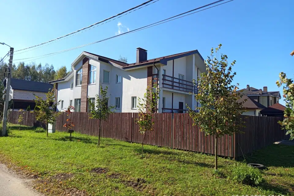 Продаётся 4-комнатная квартира, 165.8 м²