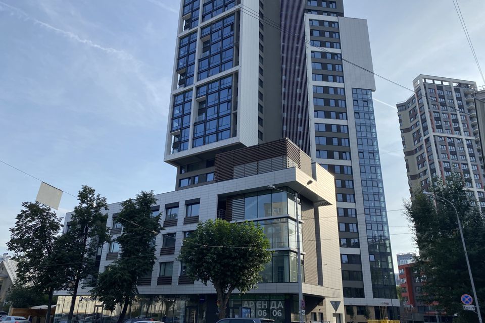 Продаётся 2-комнатная квартира, 97.3 м²