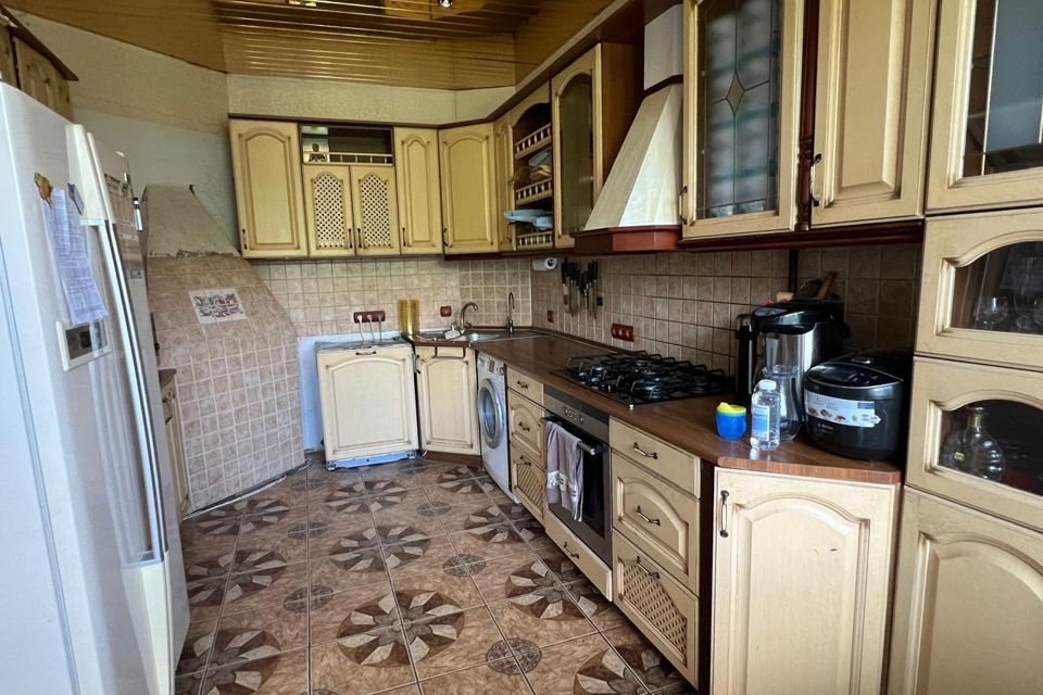 Продаётся 4-комнатная квартира, 165.1 м²