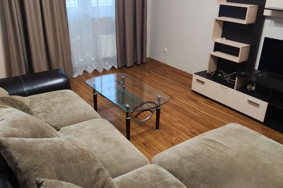 Сдаётся 2-комнатная квартира, 60.8 м²