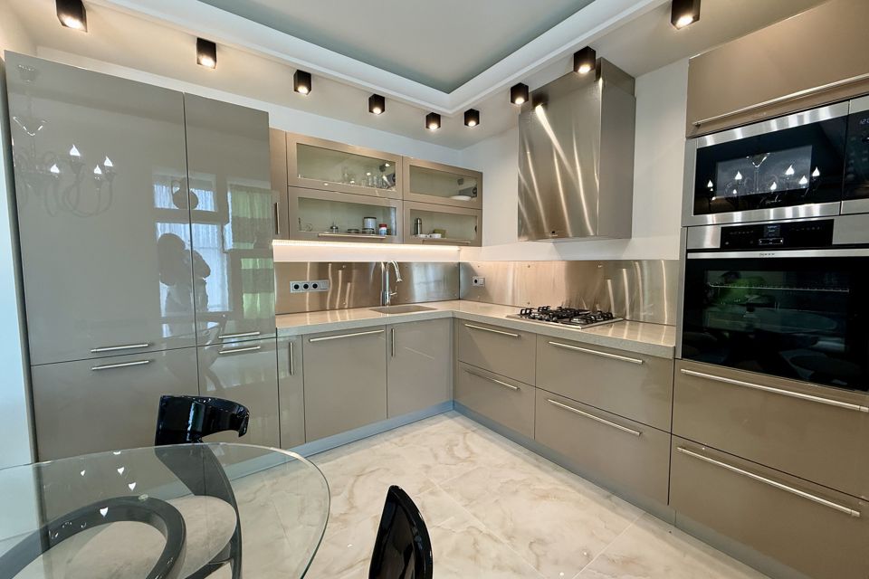 Продаётся 4-комнатная квартира, 157.4 м²